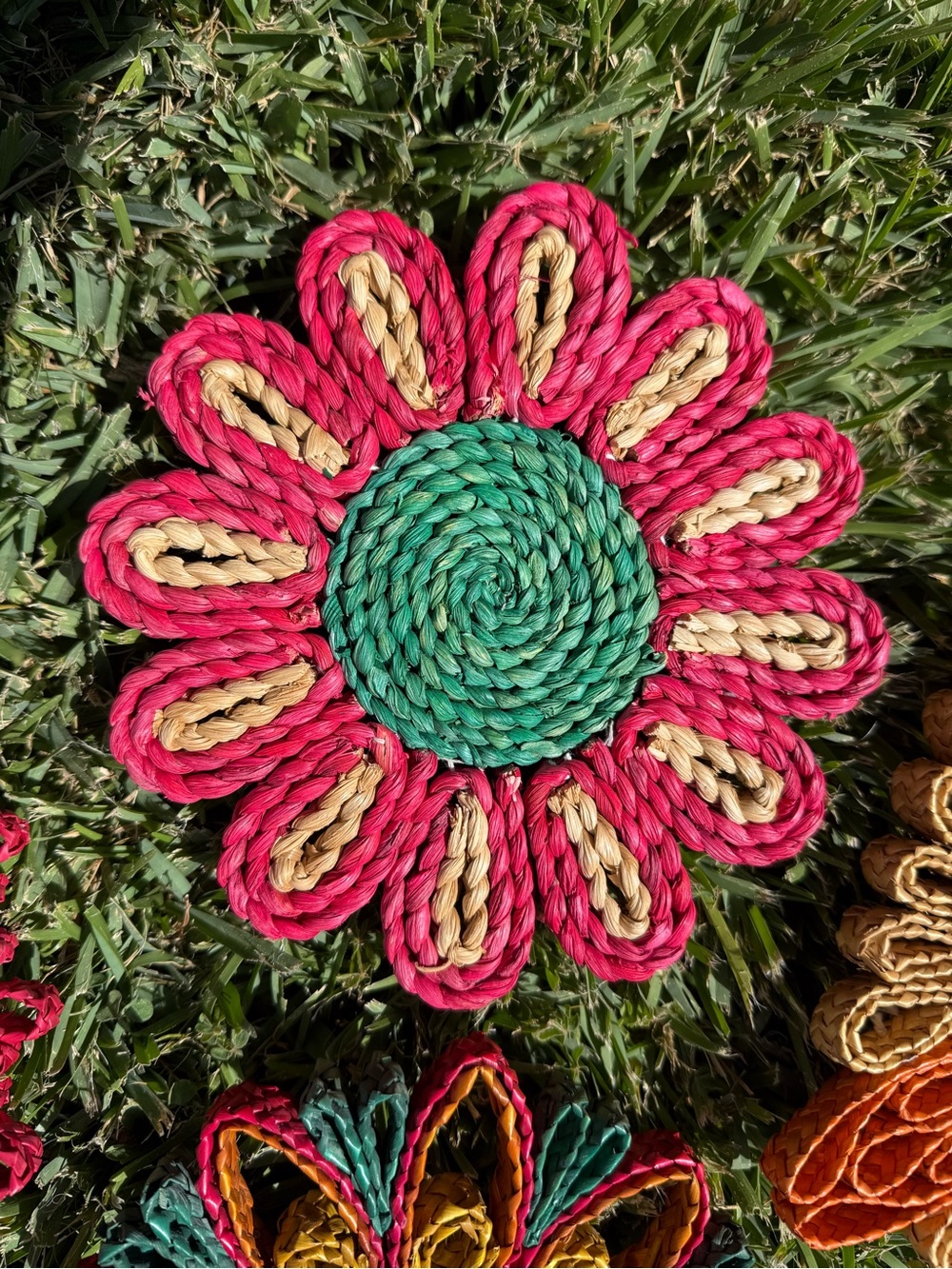 Set of 4 Handmade Woven Raffia Straw Floral Wall Decor Boho Folk Art Flowers - Picture 3 of 6